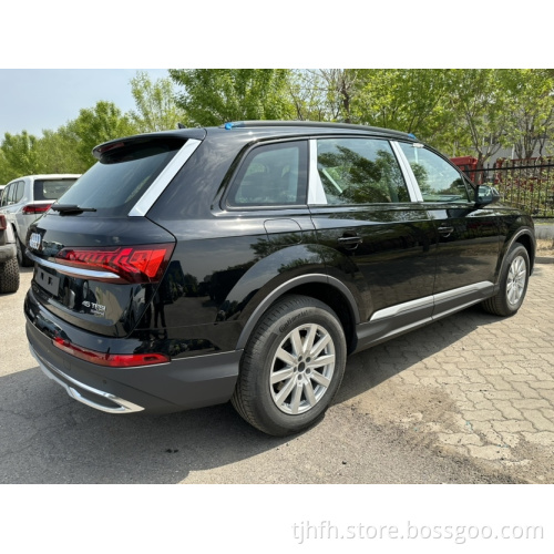 2023 Audi Q7 45 TFSI Quattro S Line 8AT 2.0T 265 CV L4 4WD SUV Auto a benzina SUV di lusso